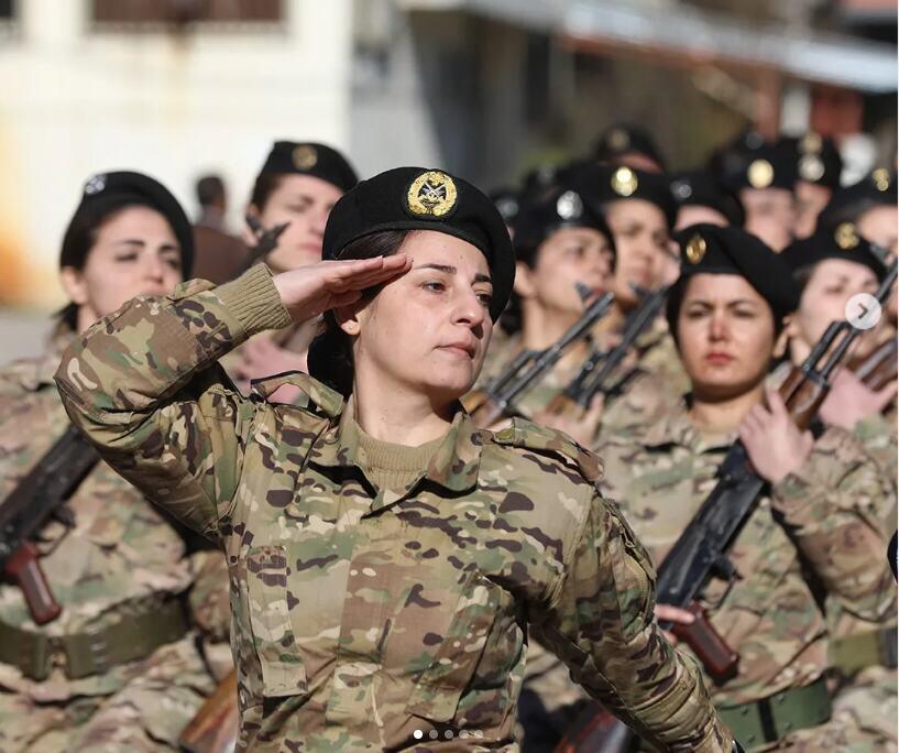 تشكّل النساء اليوم ما يزيد قليلا عن 5% من عديد الجيش اللبناني، و6% من قوى الأمن الداخلي، و12% من الأمن العام.